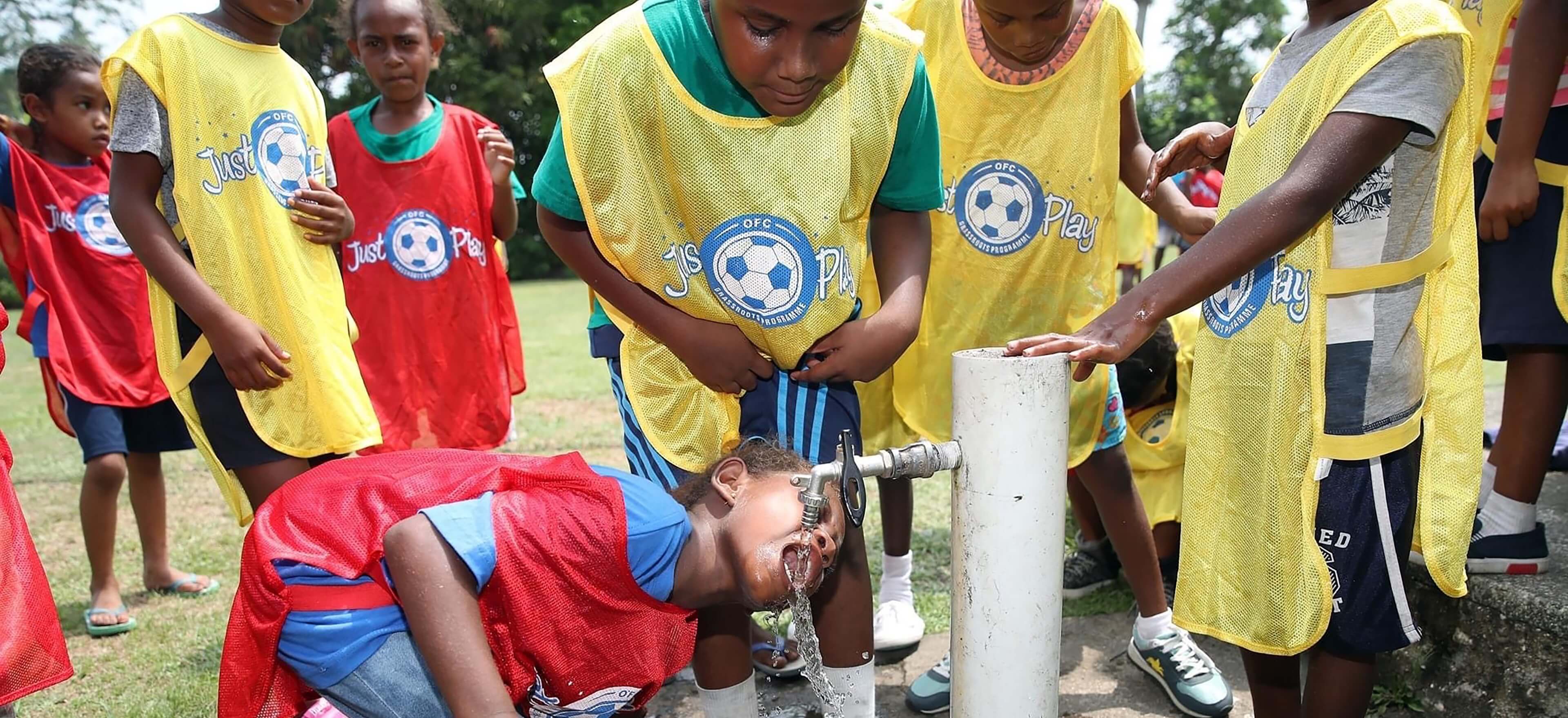 kids drinking water