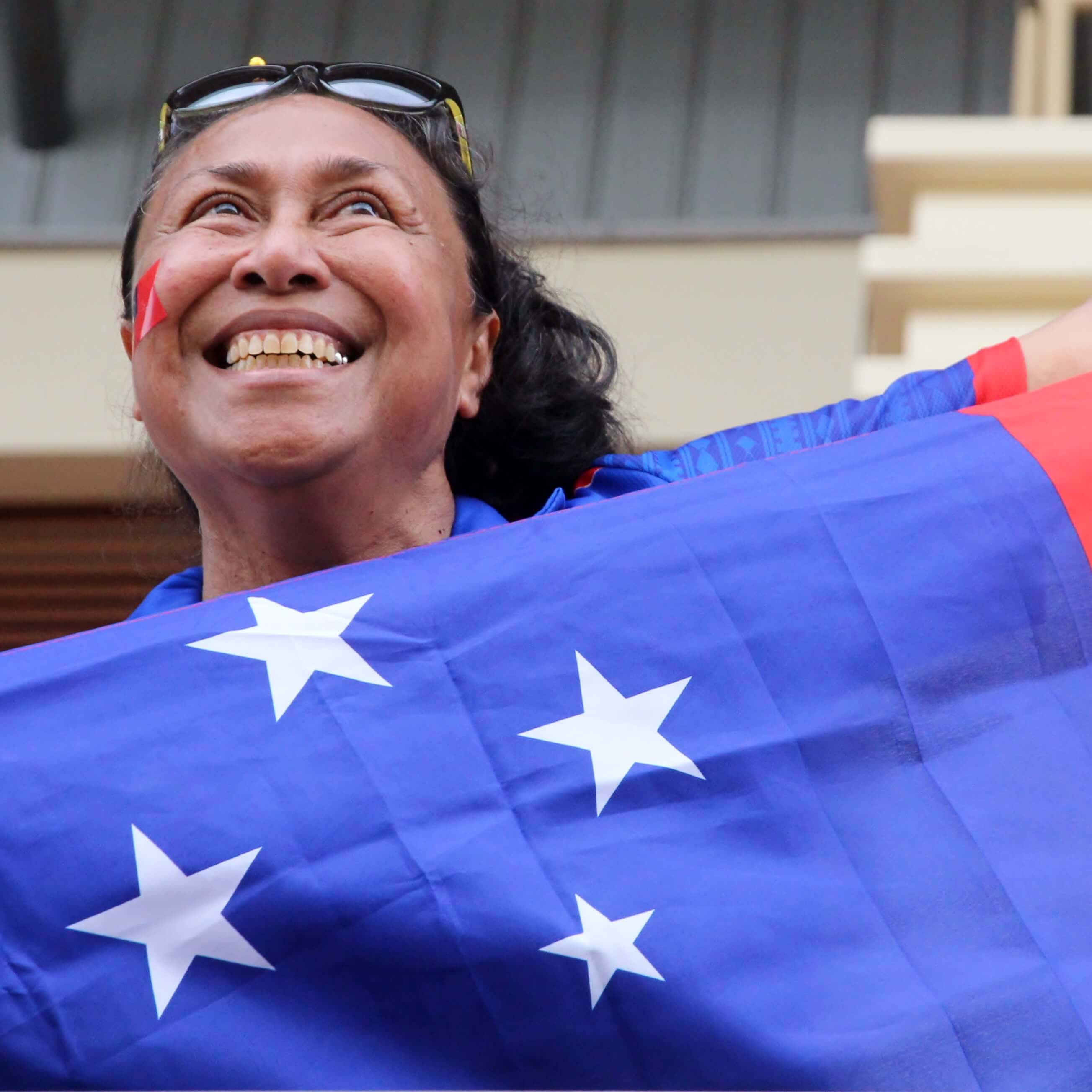 Nynette Sass holding Samoan flag