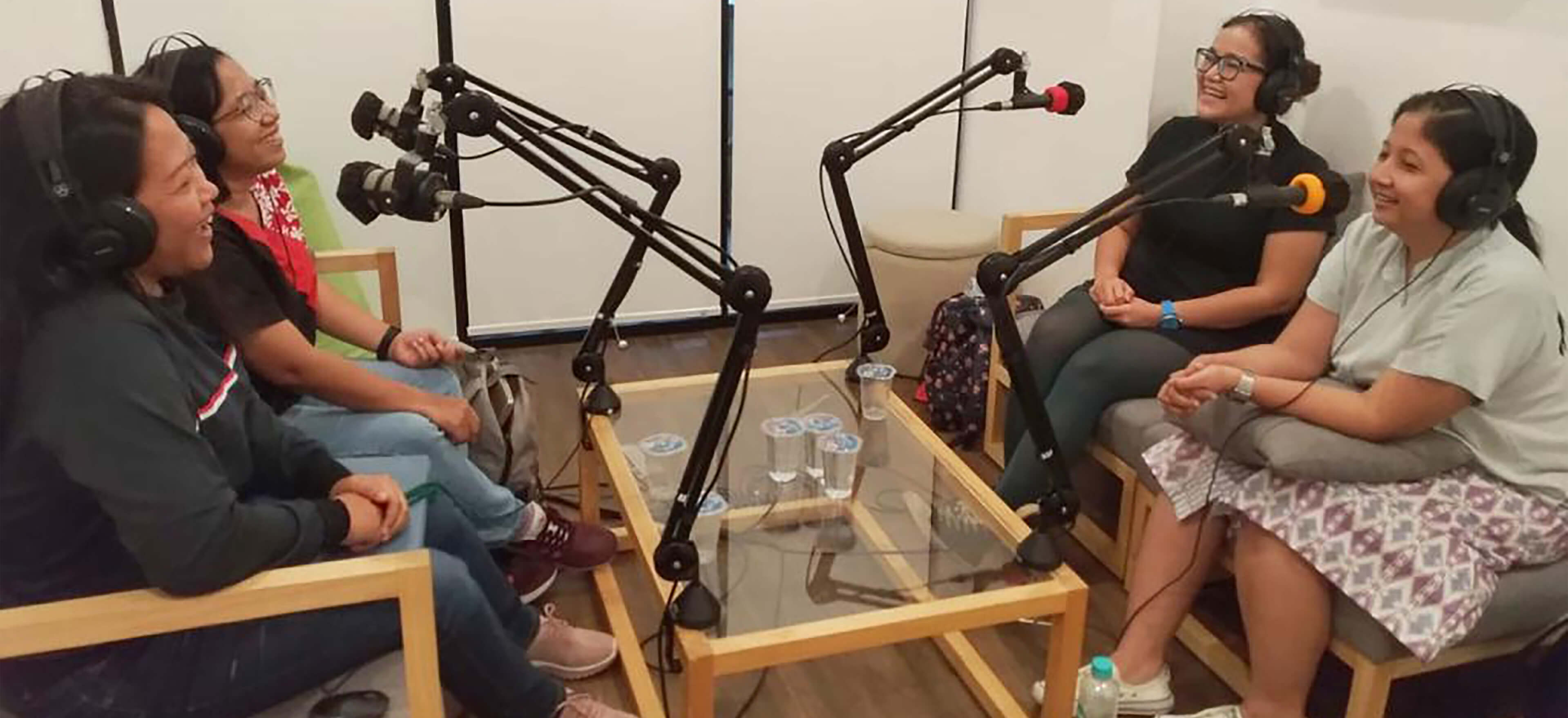 Aprelia Wulansari hosting Podcast Skor Indonesia