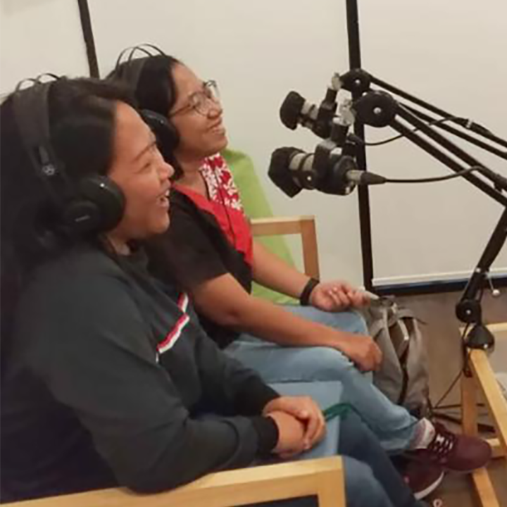 Aprelia Wulansari hosting Podcast Skor Indonesia
