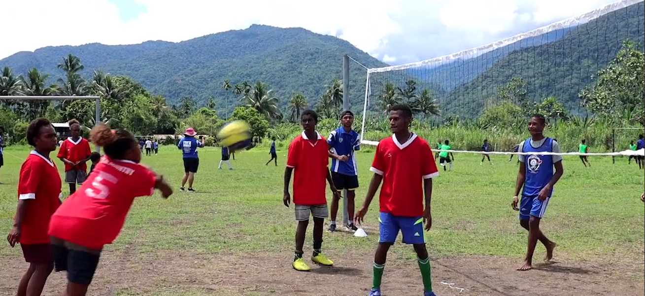 People in PNG playing volleyball