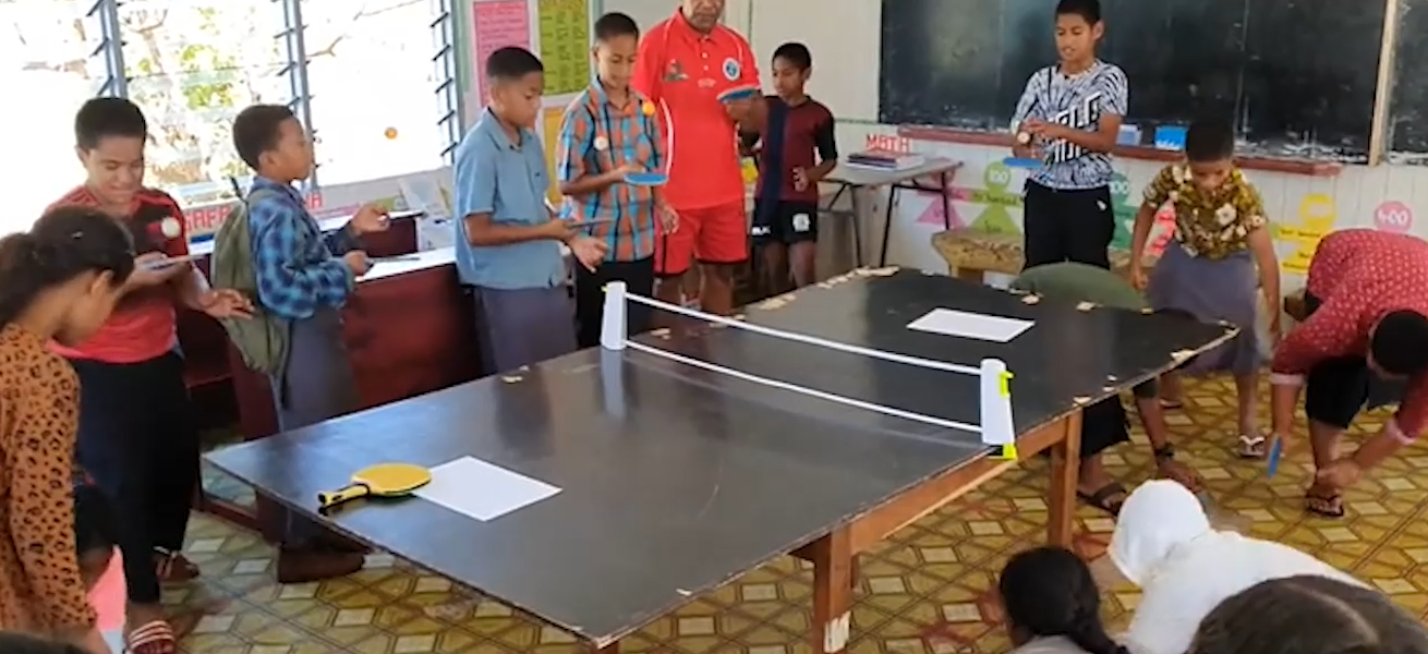 Children in Tonga learning table tennis skills