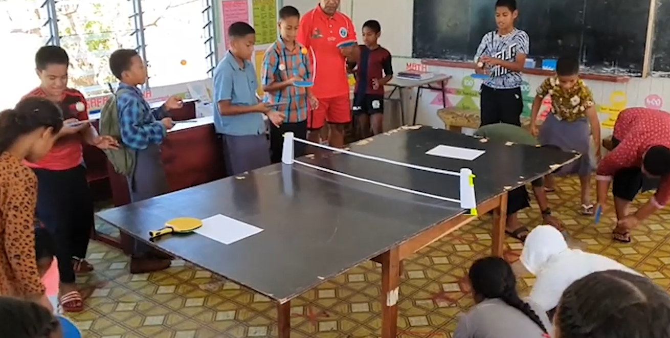 Children in Tonga learning table tennis skills