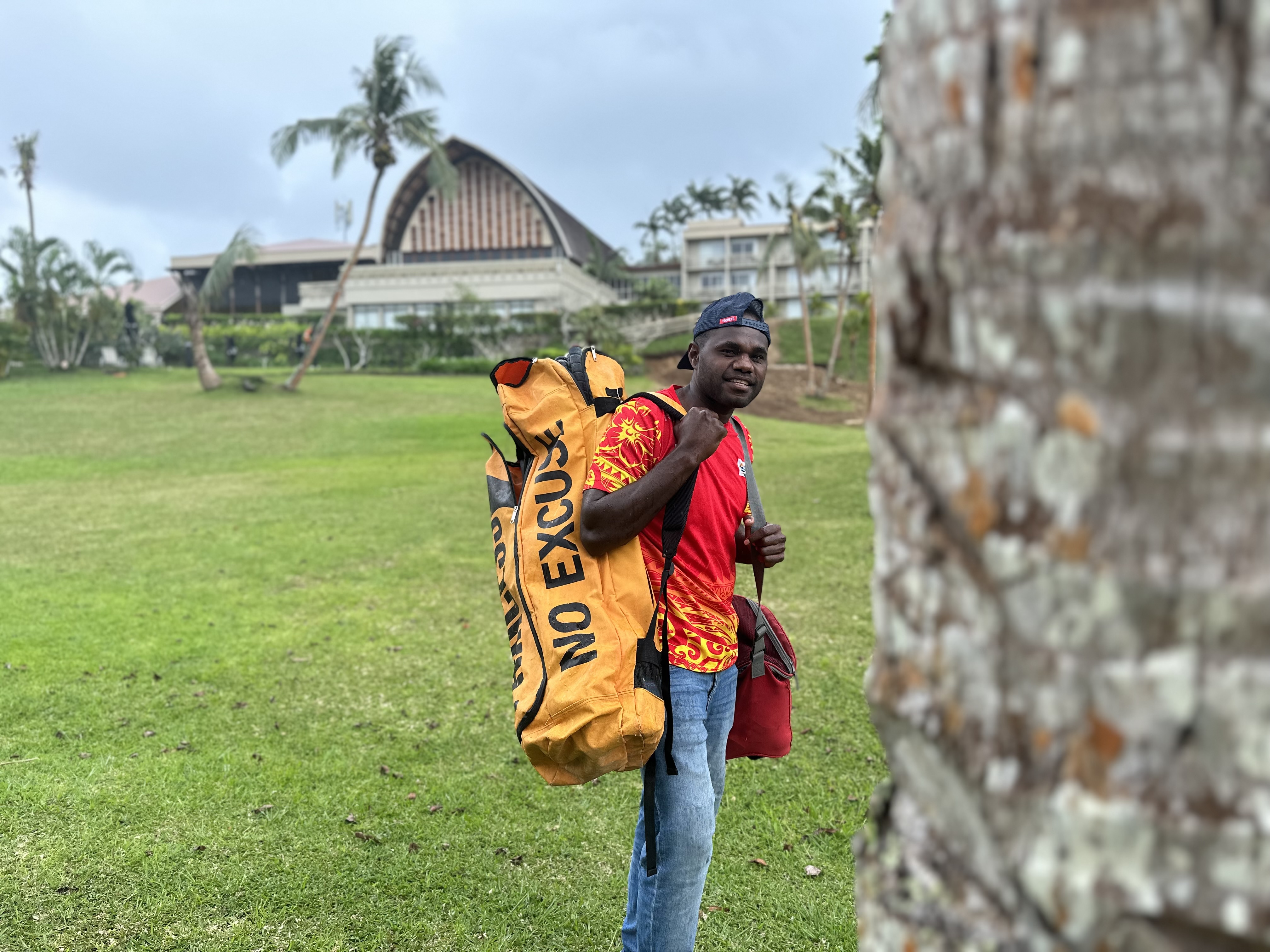John Iawila prepares to deliver a Hook in4 Health session 