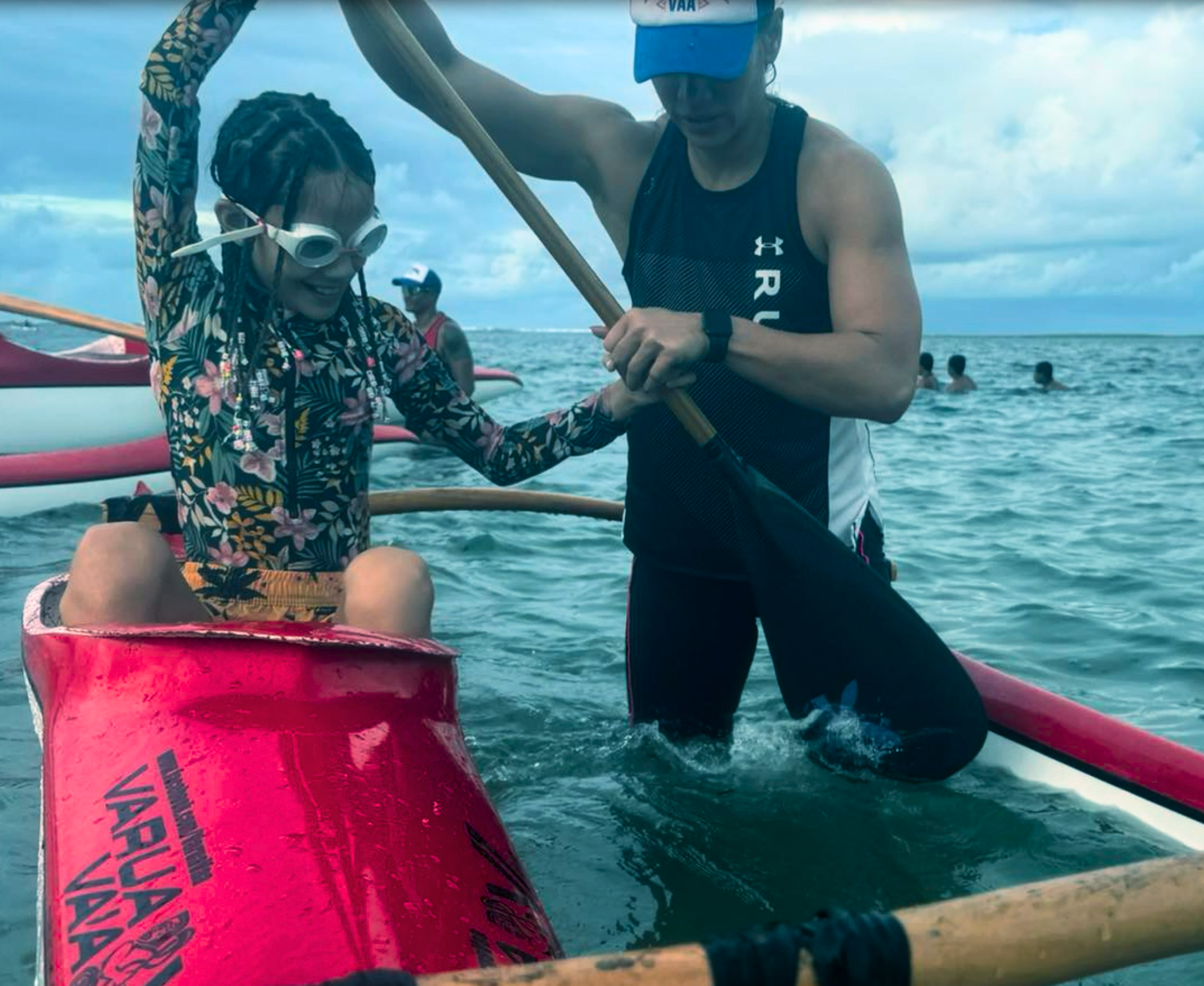 A young girl learns paddling